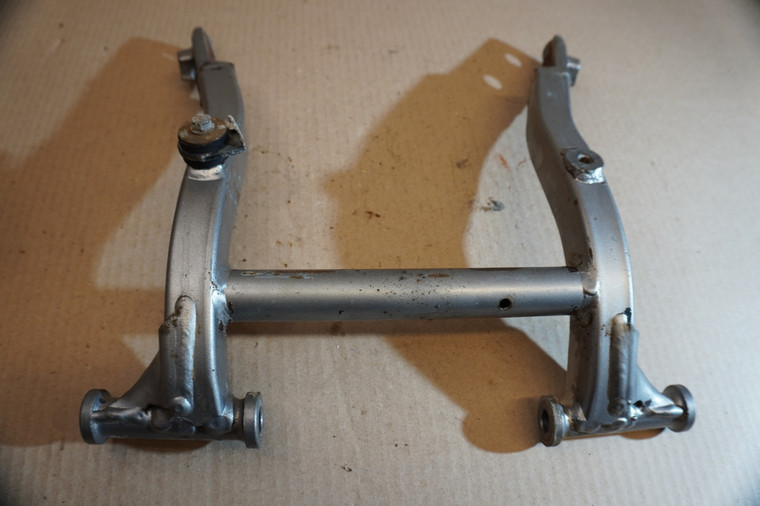 Engine craddle - Βαση κινητηρα CB-1 400