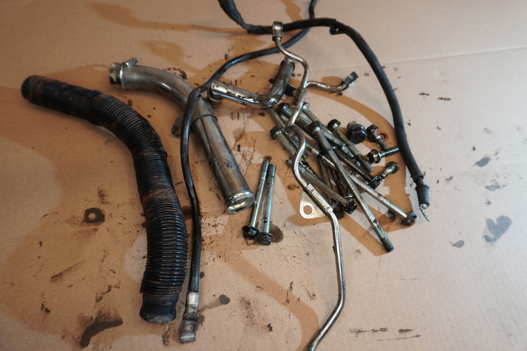 Set of various engine parts - Διαφορα ανταλλακτικα κινητηρα  BROS 400