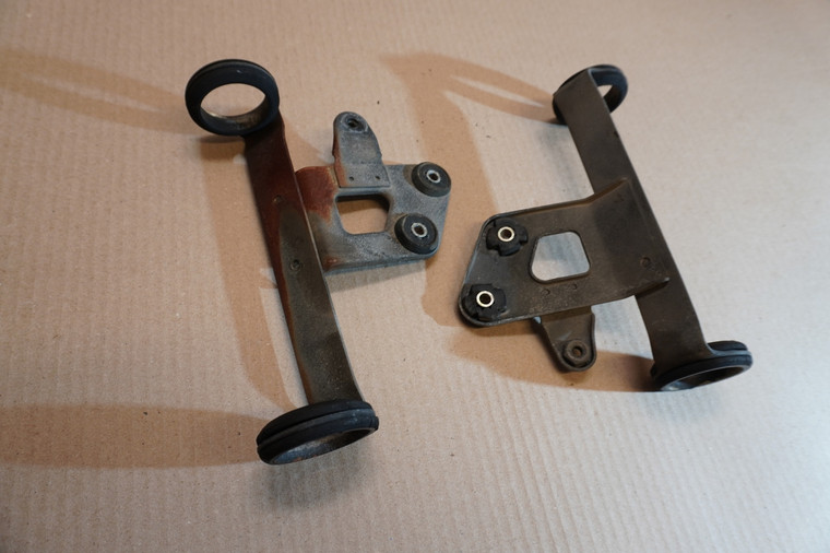 Set of headlight mounts - Βασεις φαναριου DR125 S