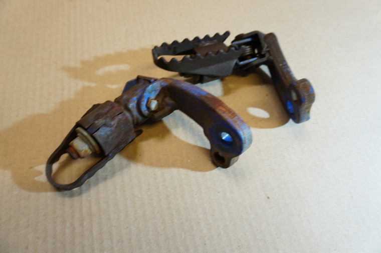 Set of footrests - Μασπιε  DR125 S