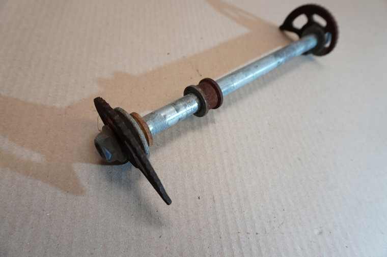 Rear wheel axle - Αξονας πισω τροχου DR125 S