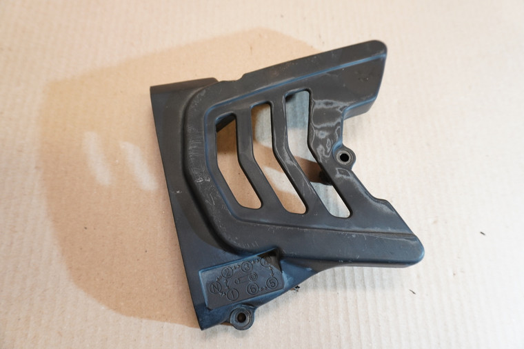 Front sprocket cover  - Καπακι μπροστινου γραναζιου DR125 S