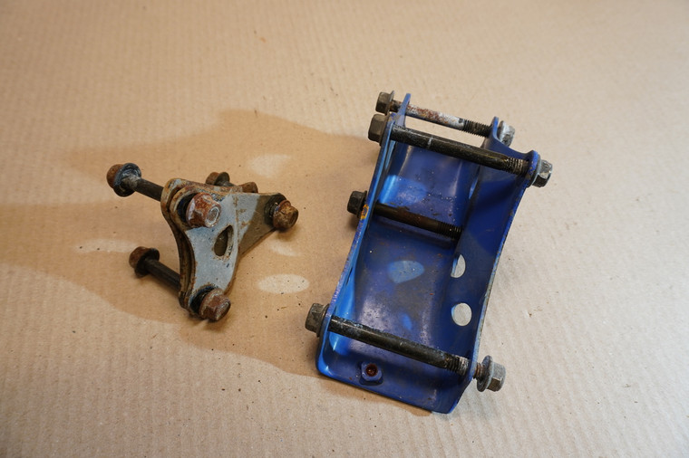 Set of engine mounts - Βασεις κινητηρα DR125 S