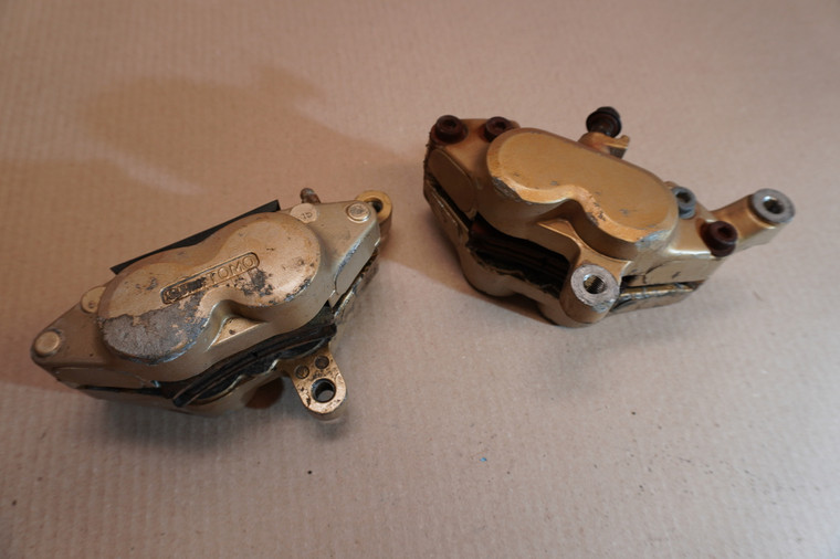 Set of front brake calipers - Δαγκανες μπροστινου φρενων FZR1000 2GH