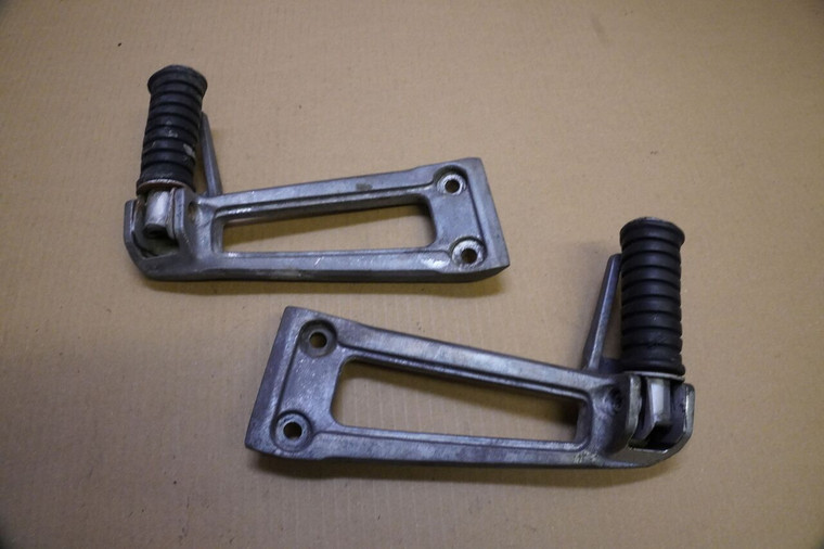 Set of rear footrests  - Πισω μασπιε  Yamaha TDR250