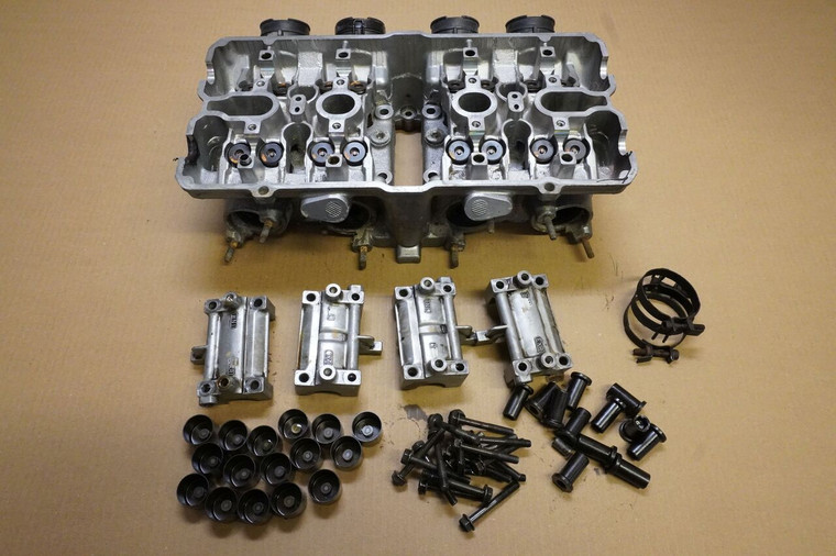 Cylinder head - Κεφαλη κινητηρα CB-1 400