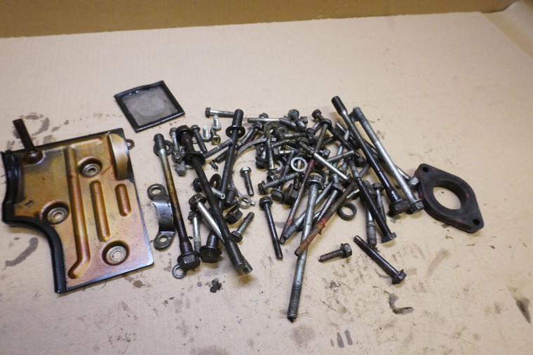 Set of various engine parts - Διαφορα ανταλλακτικα κινητηρα CL250