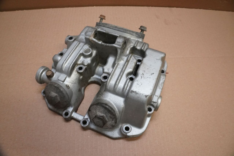 Cylinder head cover - Καπακι κεφαλης κινητηρα XT400 3TB