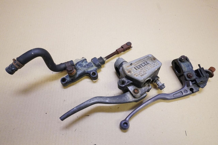 Set of brake cylinders - Τρομπες φρενων  FZR400 1WG