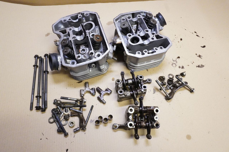 Set of cylinder heads - Κεφαλες κινητηρα XRV750 RD07