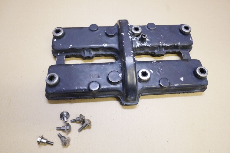 Cylinder head cover - Καπακι κεφαλης κινητηρα ZL400