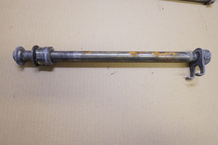 Rear wheel axle - Αξονας πισω τροχου   CB-1 400