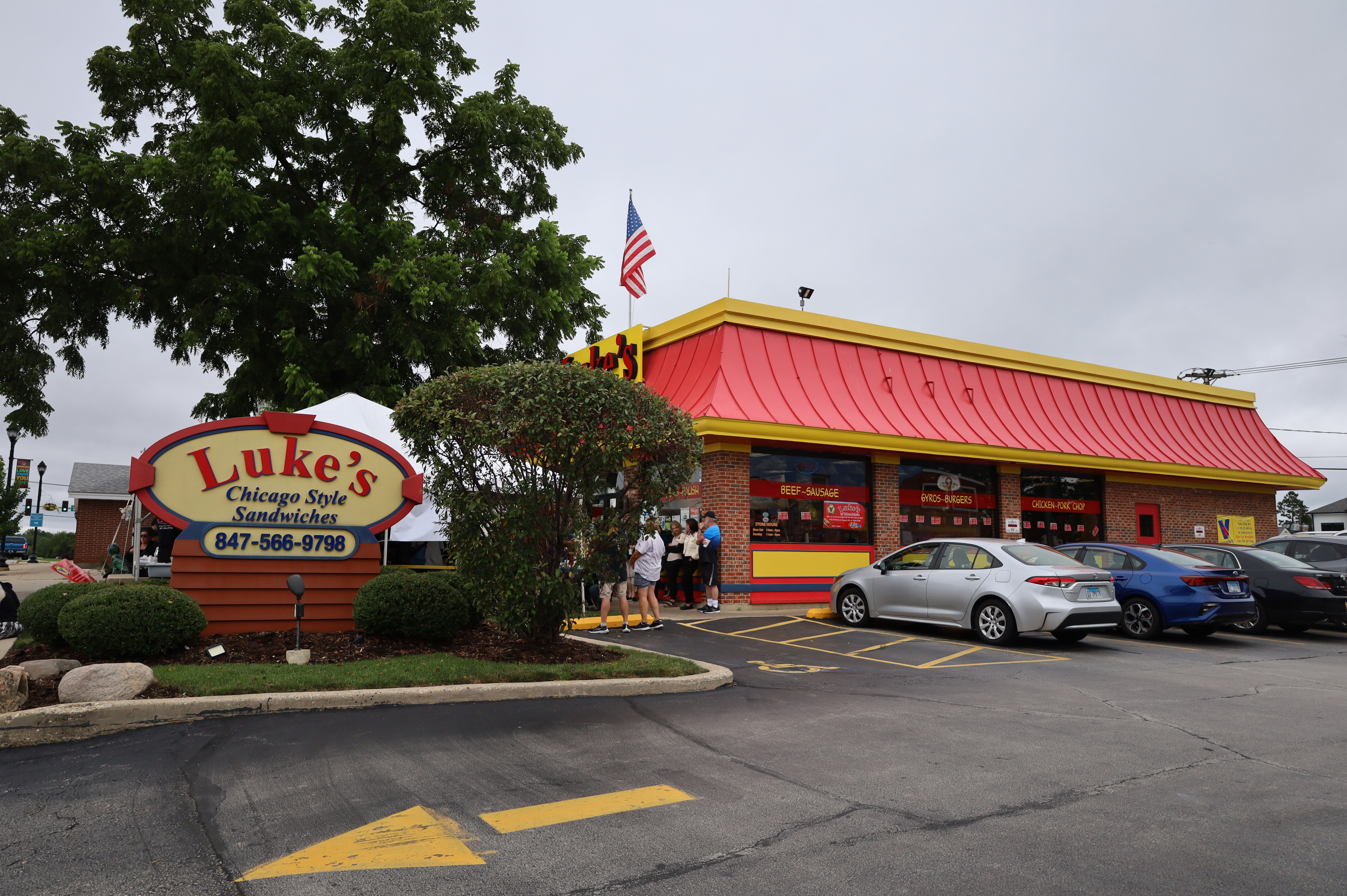Luke's Inn Luke's of Mundelein - Vienna Beef
