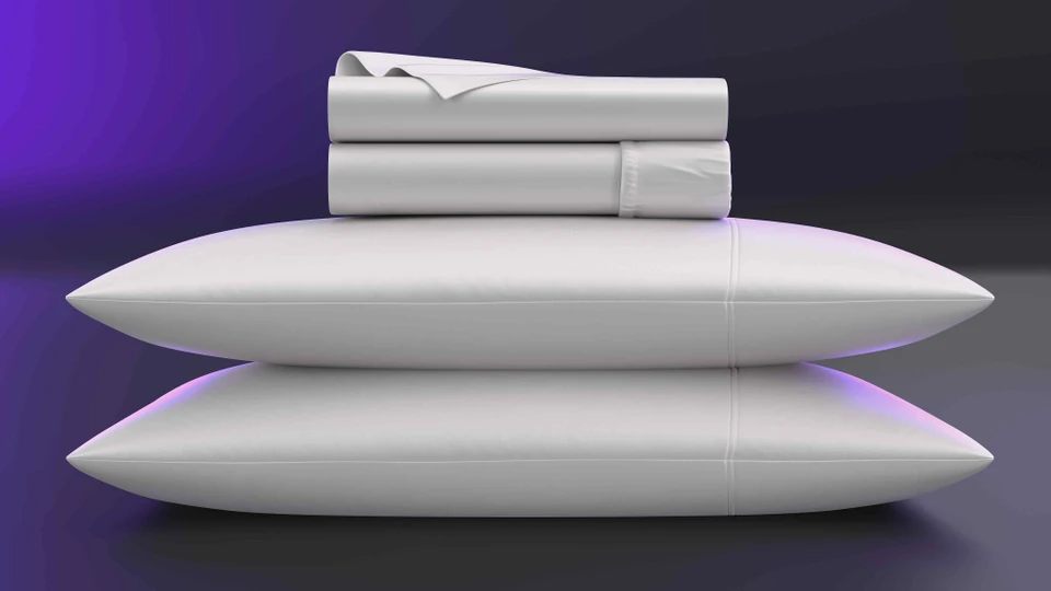 Folded white FORM TENCEL™ Sheets with pillowcases
