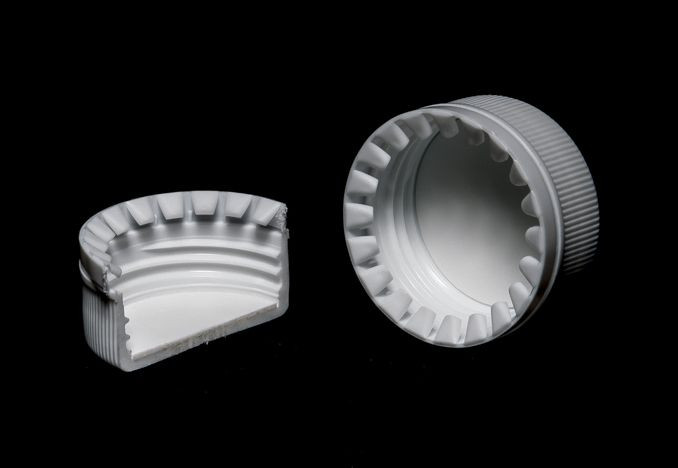 TAMPER EVIDENT WHITE POLYPROPYLENE SCREW CAP - 38MM