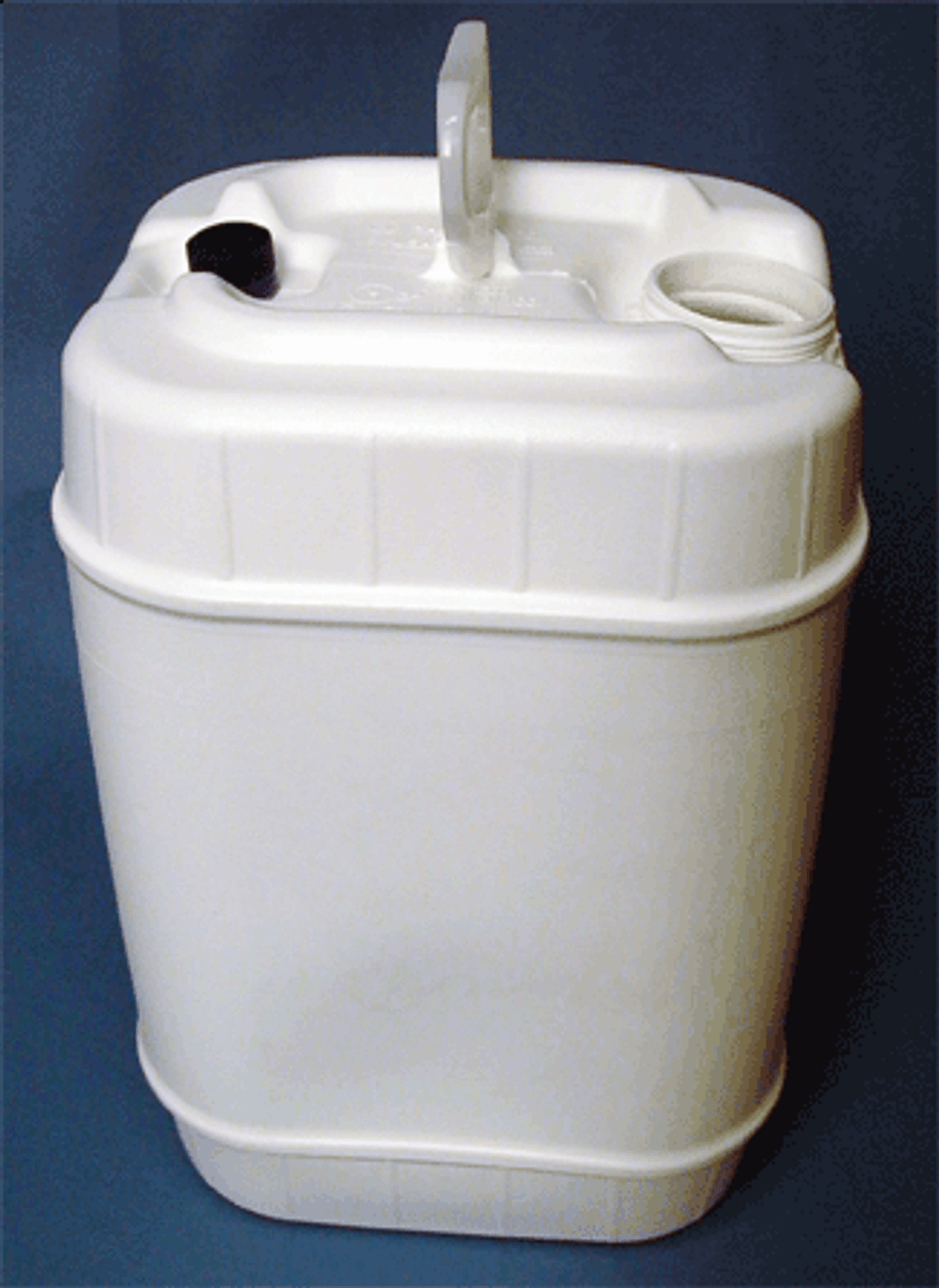 20 LITER RECTANGULAR PLASTIC PAIL, CLOSED HEAD, HANDLE WHITE