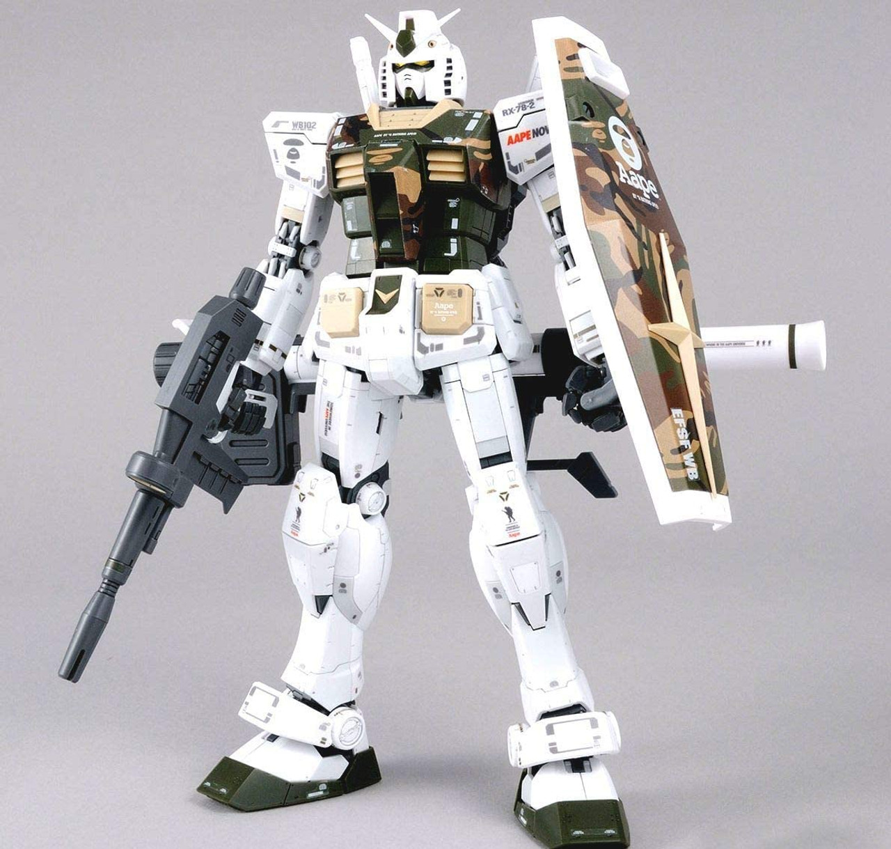 BANDAI MG 1/100 AAPE RX-78-2 GUNDAM GRN-CAMO 