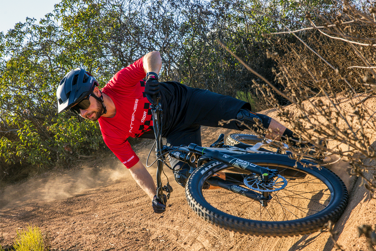 THOR Intense Assist Chex Short-Sleeve Jersey - Red/Black - Medium 5120-0140