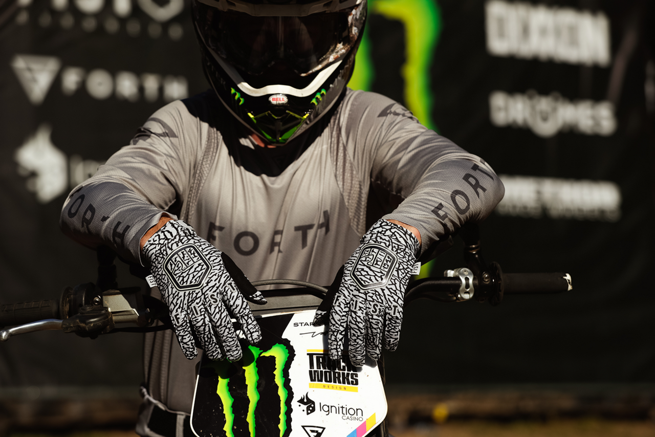 FIST HANDWEAR Strapped Elephant Gloves - Medium F-GS-01431-M