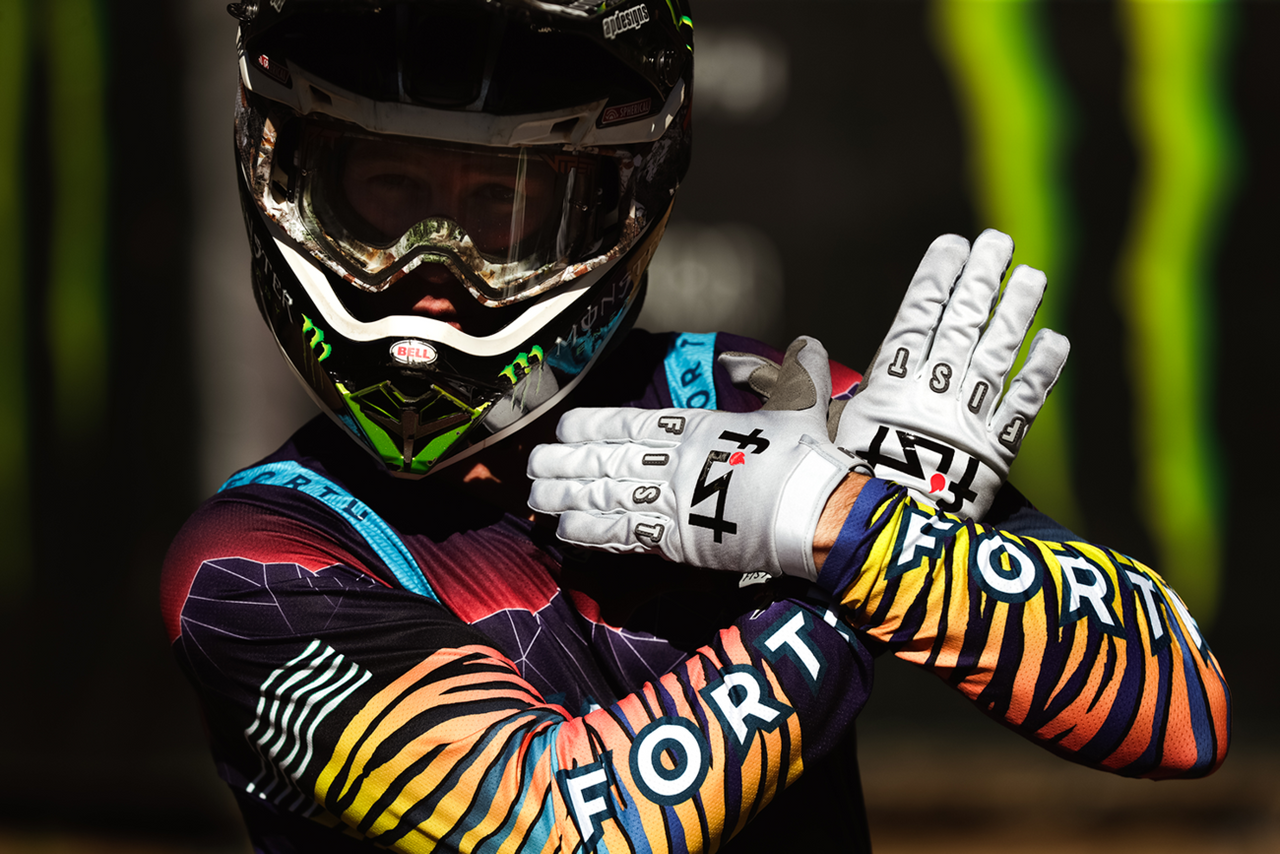 FIST HANDWEAR Frosty Lighter Gloves - Medium F-GF-01524-M