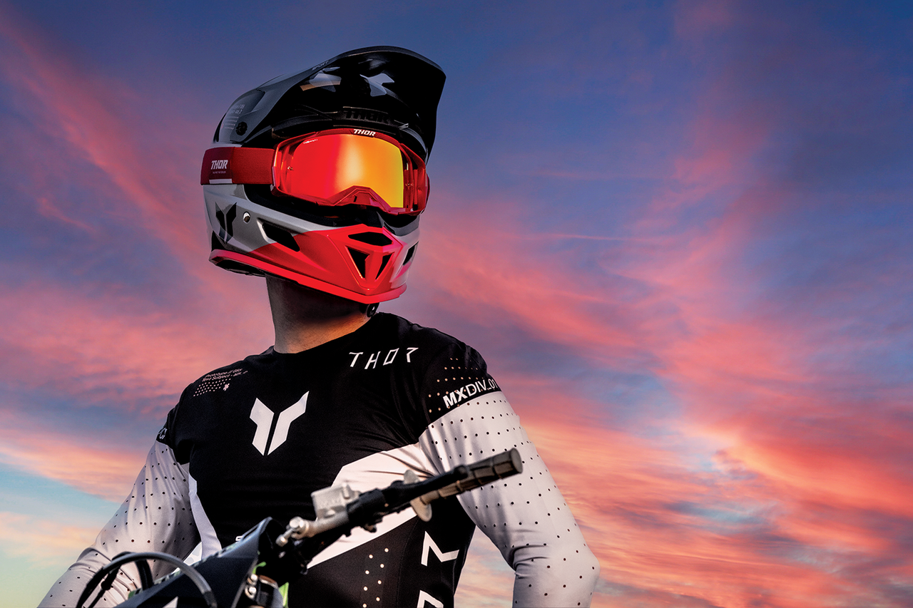 THOR Reflex Sport Helmet - Strike - MIPS® - Black/Red - Small 0110-8782