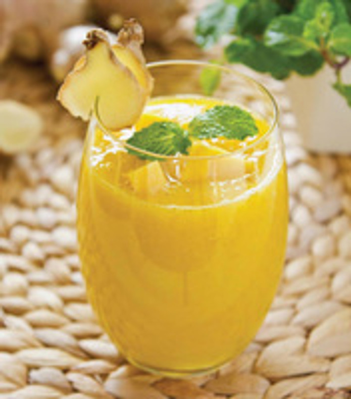 PINEAPPLE SMOOTHIE WITH PINCH OF GINGER (LACTOSE FREE)