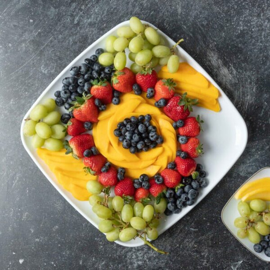 white plastic 14" square tray