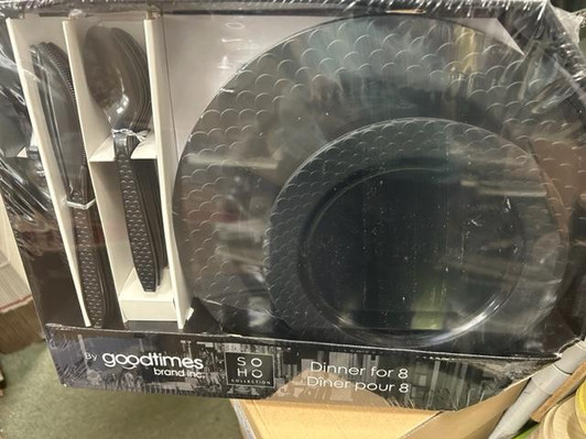 black plastic plates combo set w/ plastic cutlery