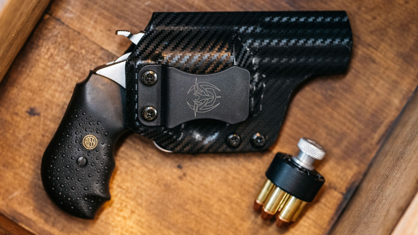 UM IWB/OWB QUALIFIER HOLSTER