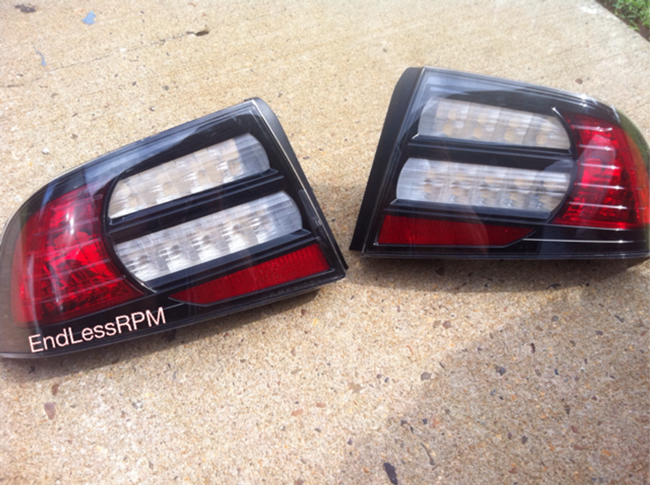 black bezel red turn signal/lower reflector, clear brake diffuser