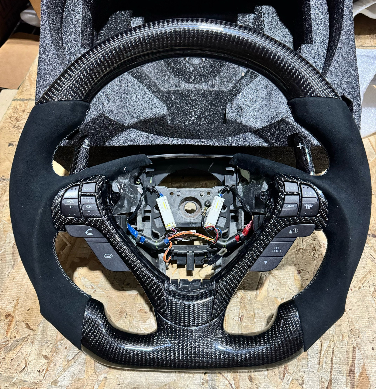 ACURA TL Carbon Fiber Steering Wheel 2009-2014 (As pictured) ACURA TL Carbon Fiber Steering Wheel 2009-2014 (As pictured)