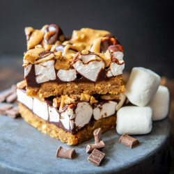 Peanut Butter and Pecan Rocky Road Blondie Ⓖ