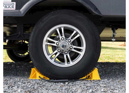 CAMCO WHEEL CHOCK, DOUBLE W/ROPE, YELLOW (E/F)|44470