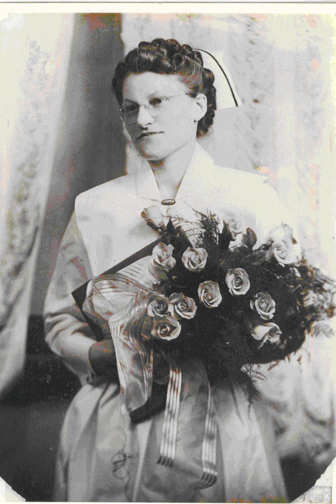 2009-01-07-agatha-graduated-from-grey-nuns-in-1939-.jpg