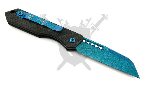 Reverse view of Heretic Knives Jinn automatic folder with carbon fiber handle and Metallic Teal pocket clip