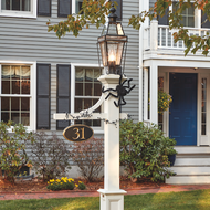 How to Style Your Lamp Post for the Holidays 