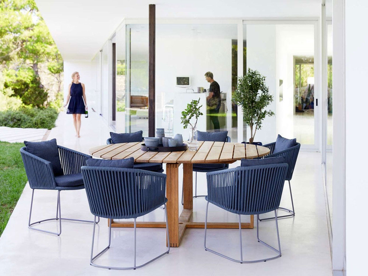 Cane-Line Endless Outdoor Round Dining Table