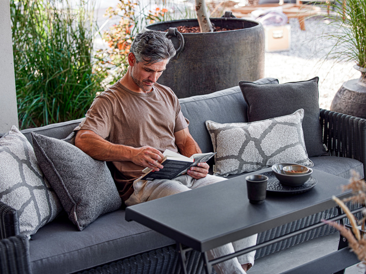 Chill-Out Coffee Table - Quickship