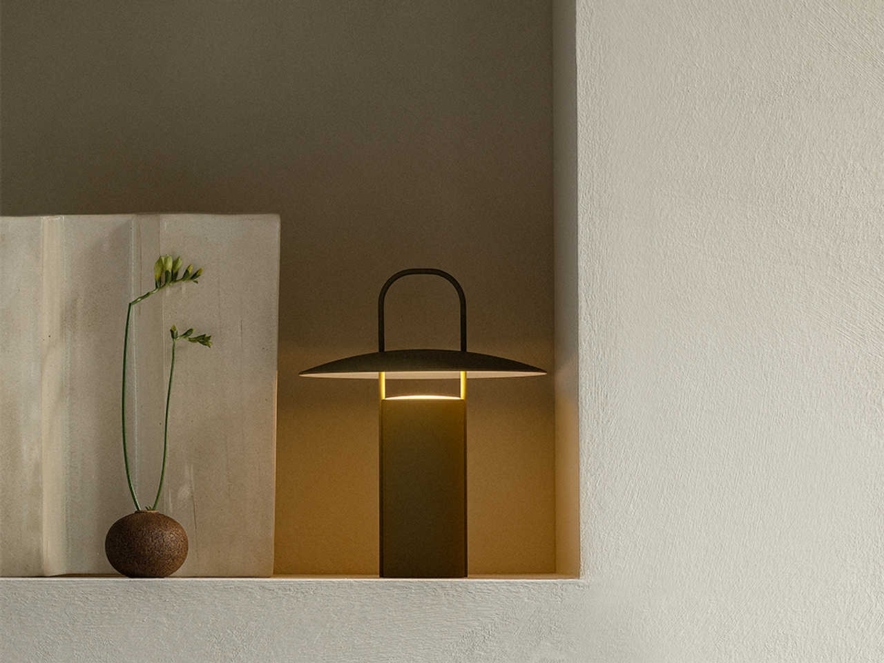 Ray Table Lamp - Portable