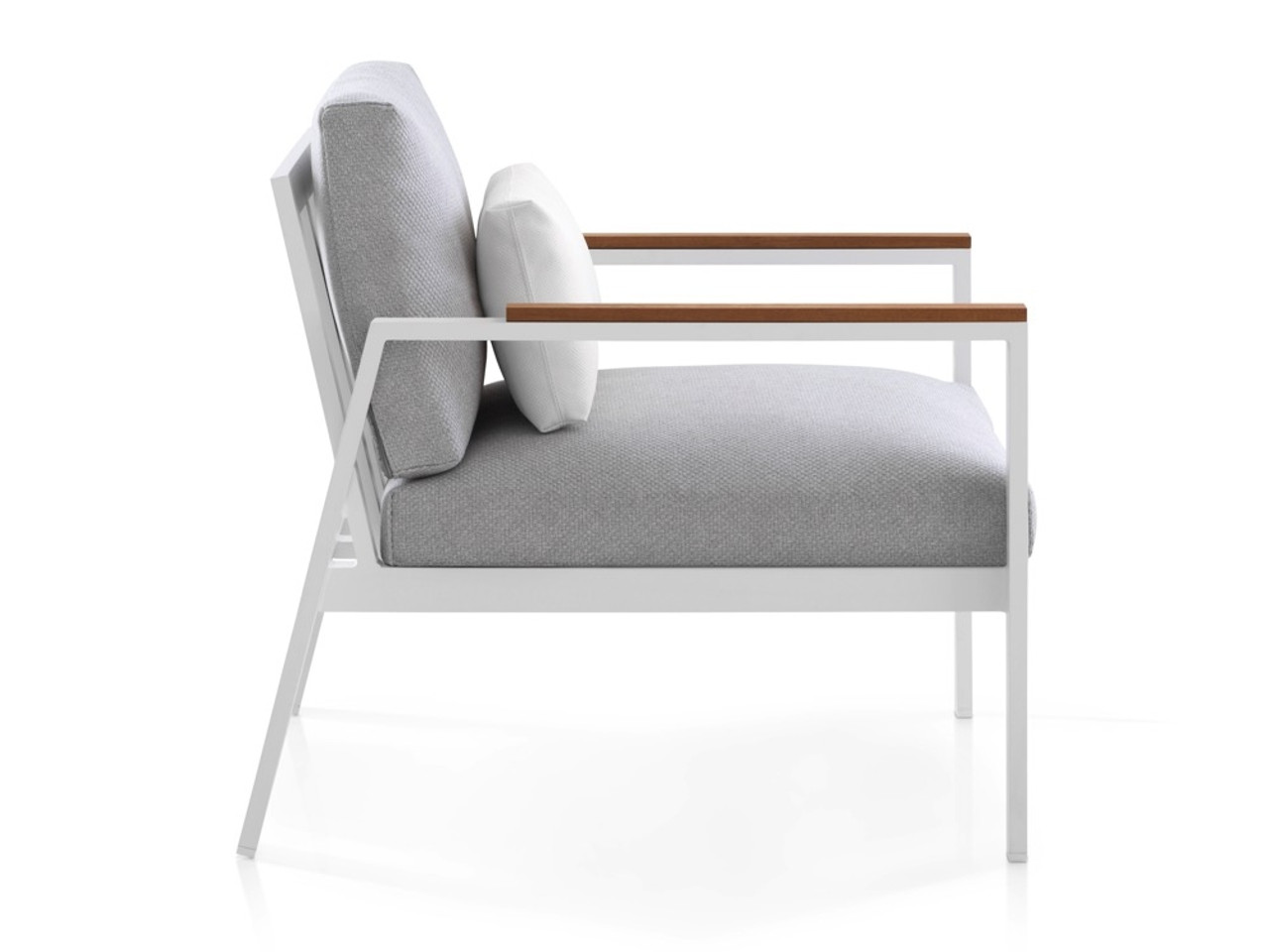 Timeless Outdoor Lounge Chair