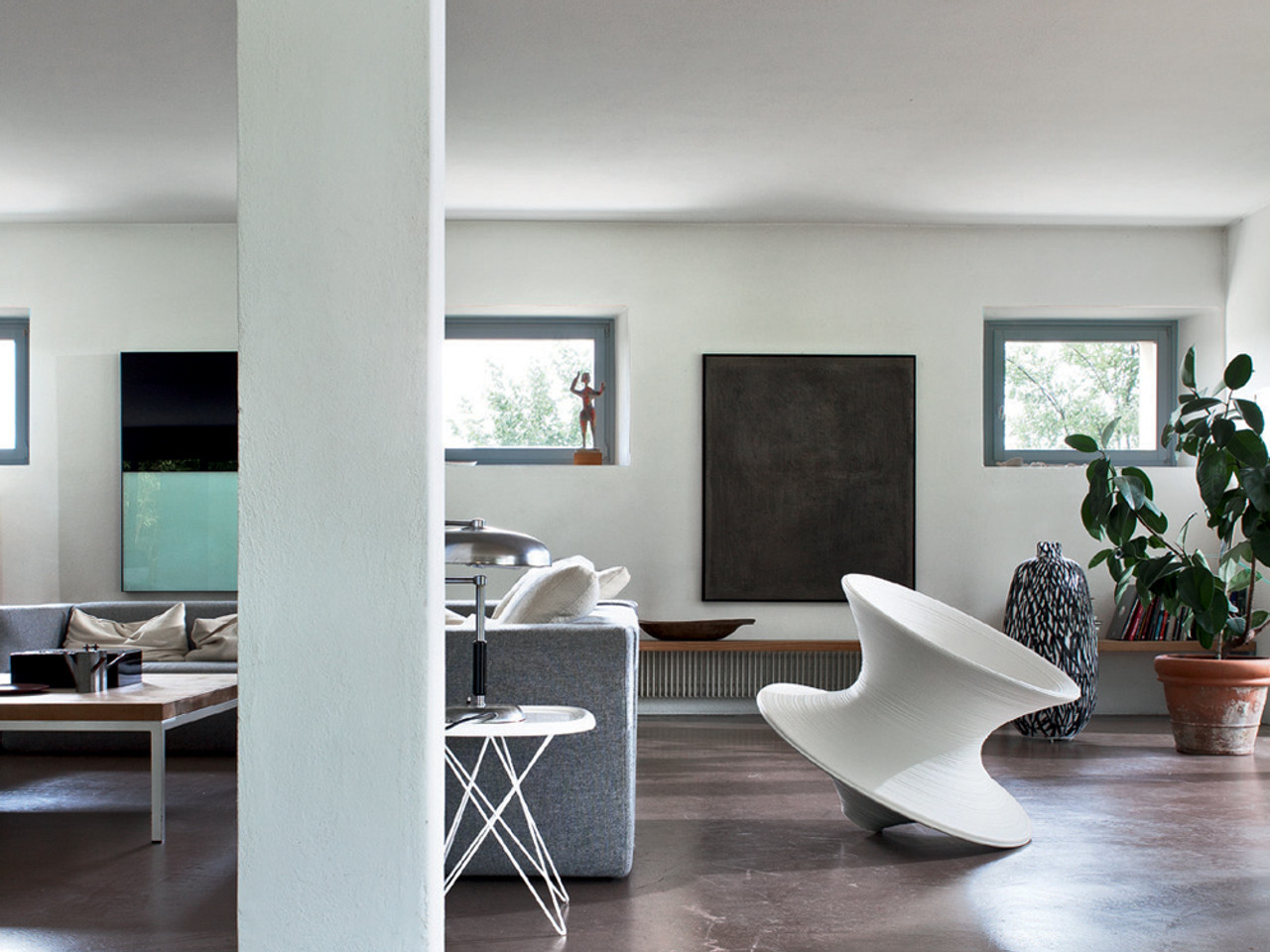 Spun Rotating Lounge Chair