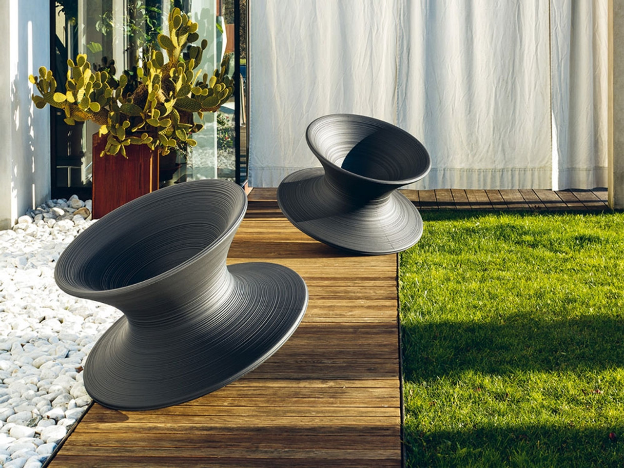 Spun Rotating Lounge Chair