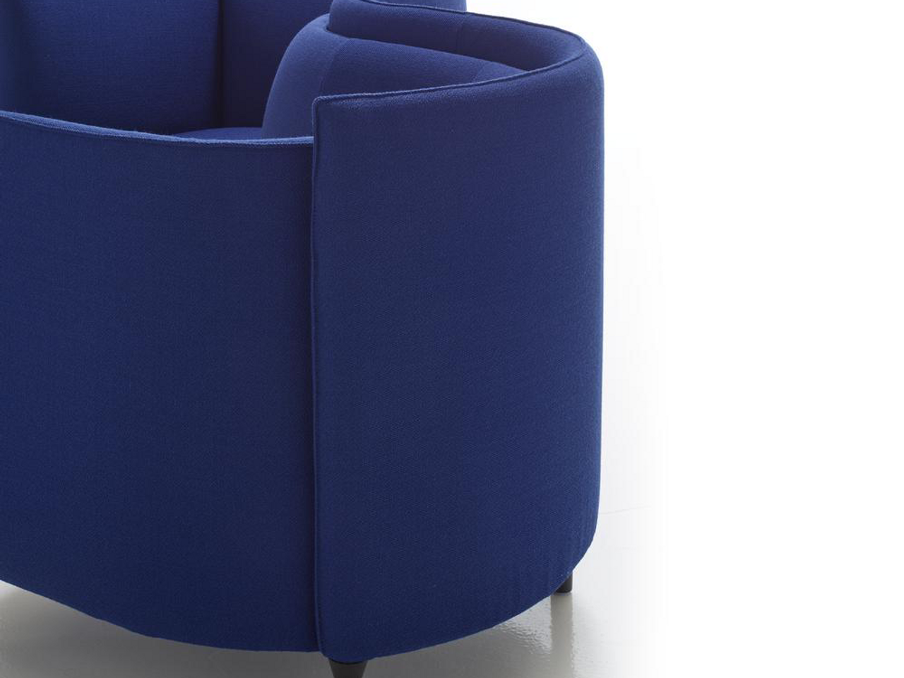 Hemicycle Vis-a-Vis Seat