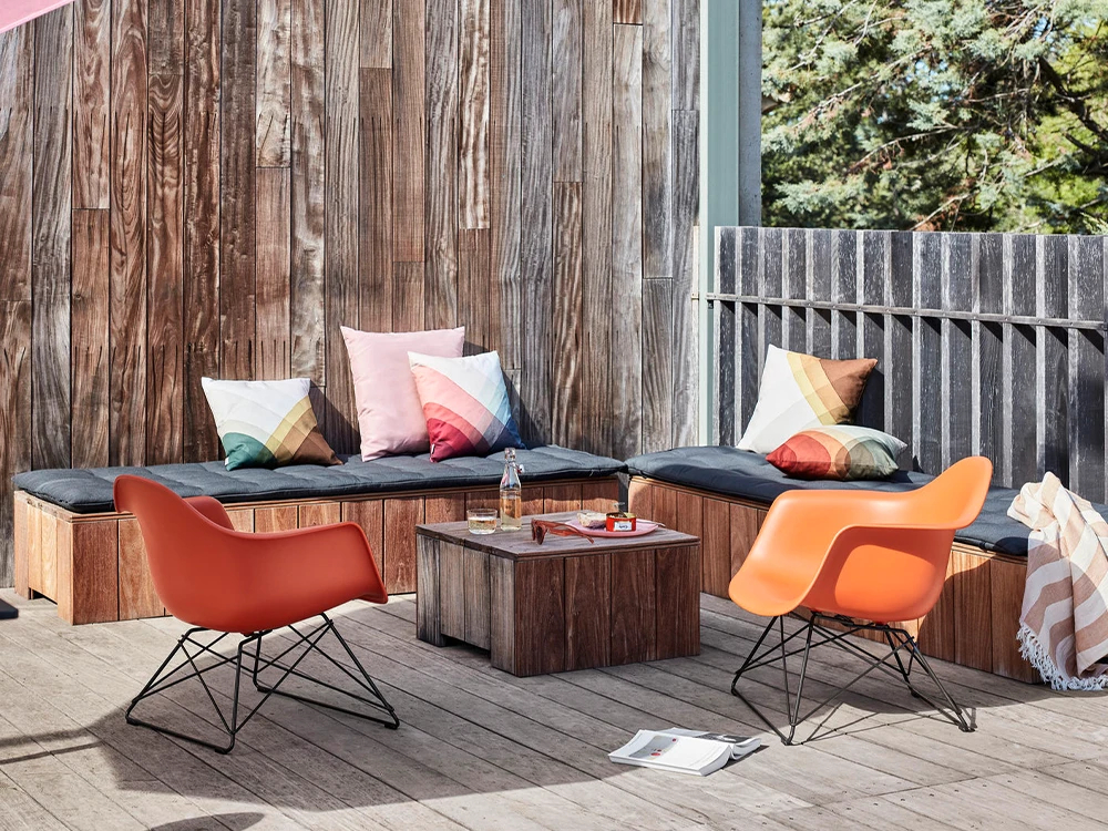 Eames LAR Plastic Chair RE - Upholstered