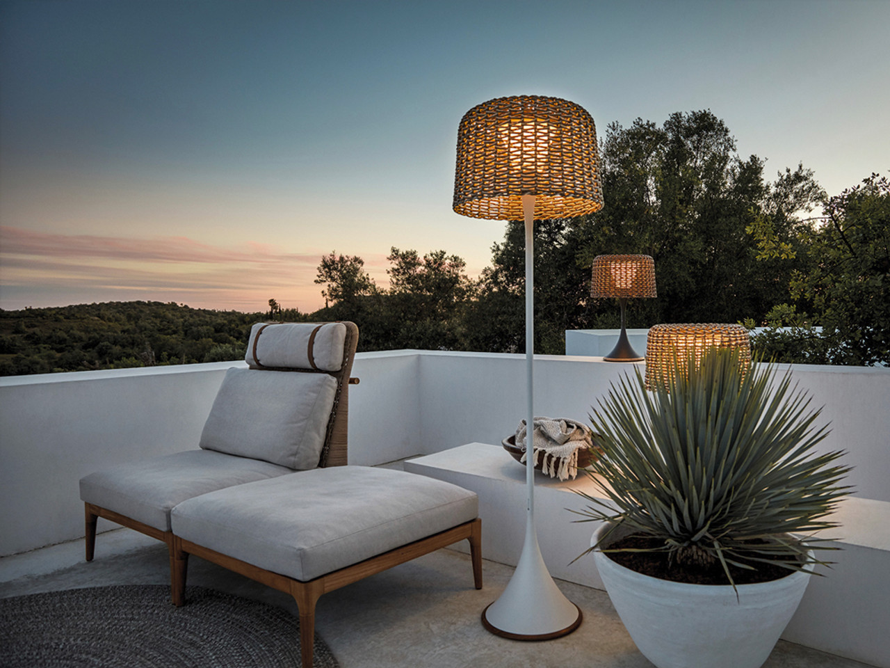 Lima Outdoor High Back Centre Unit