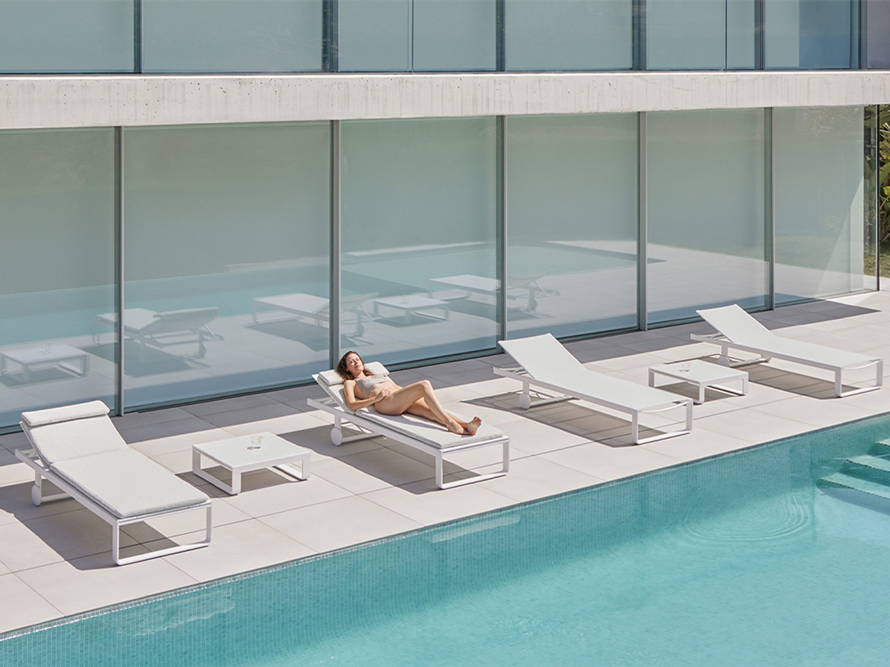 Flat Outdoor Collection 