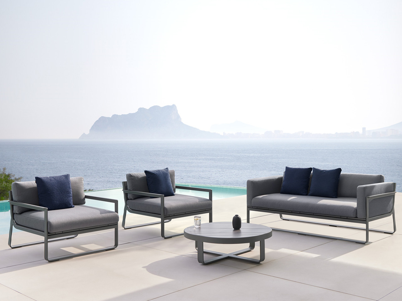 Flat Outdoor Collection 