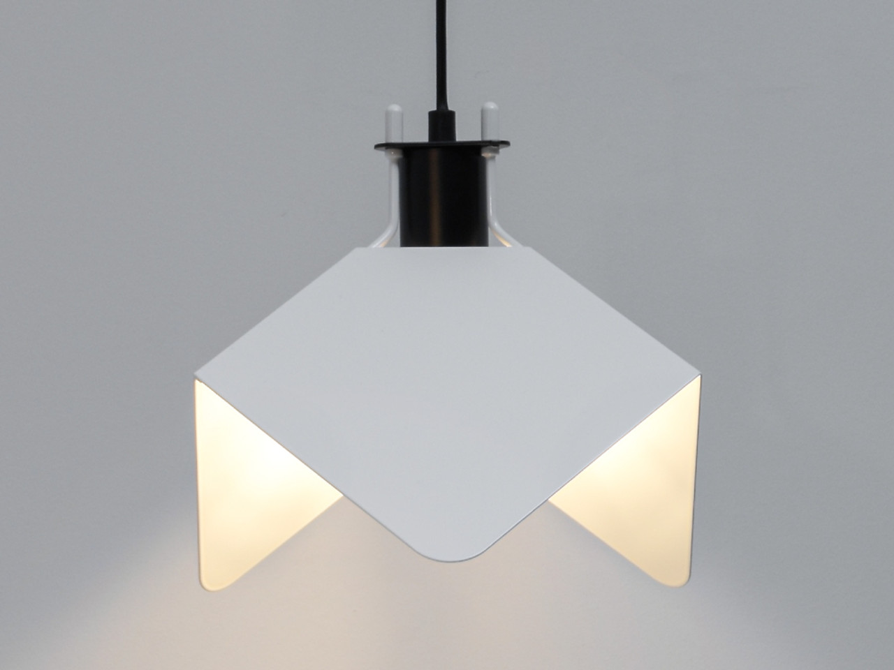 Triedro Pendant Light