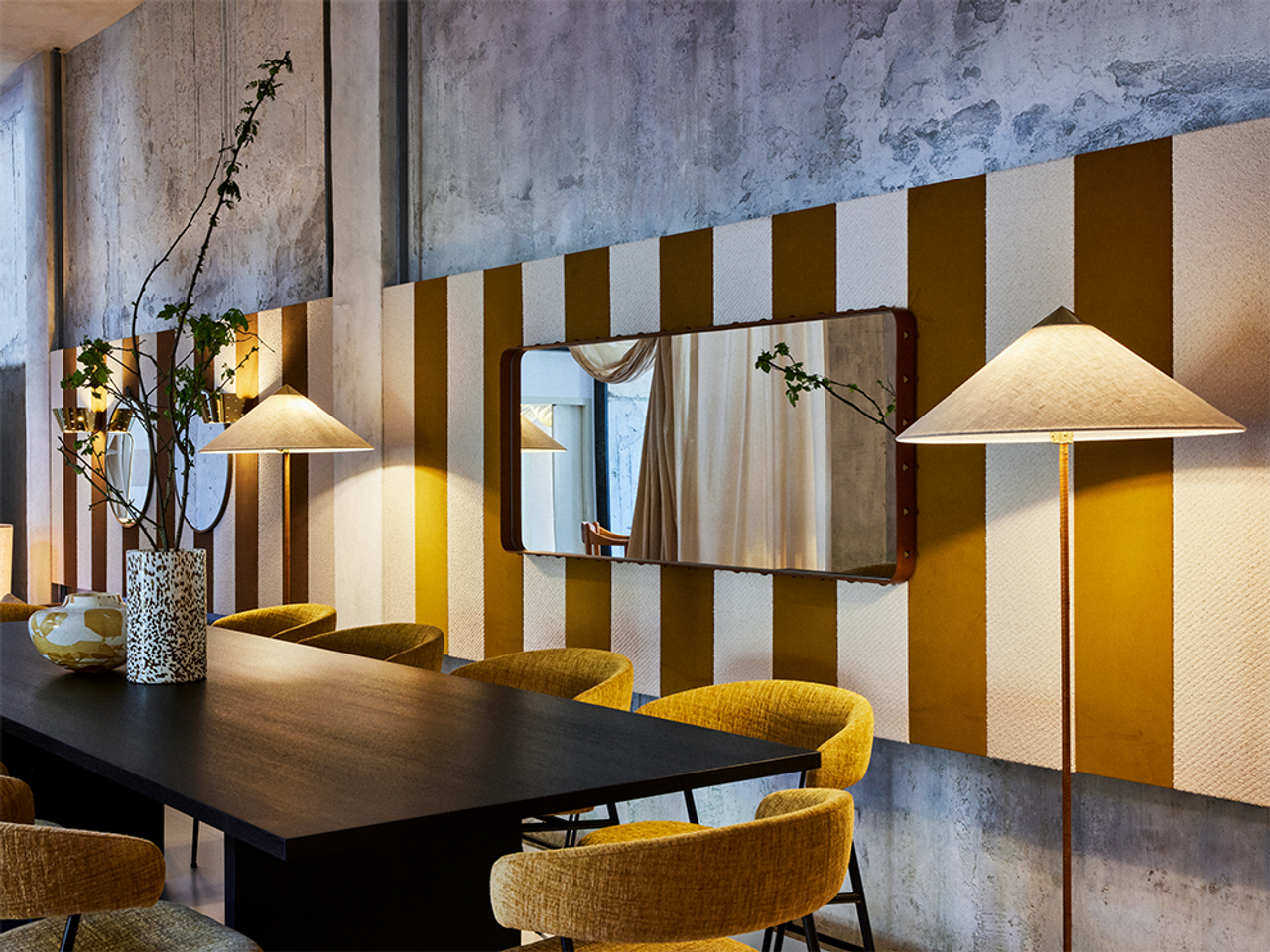 9602 Floor Lamp