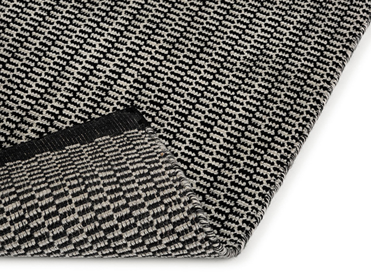 Gro Rug Black/Off White - Quickship